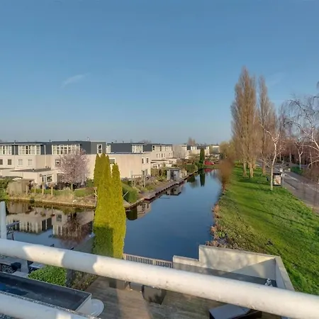 Lil Amsterdam Topfloor A Ensuite With Balcony Quarto em Acomodações Particulares Uithoorn