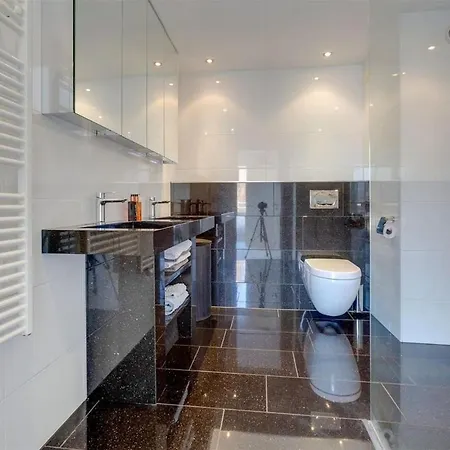 Habitación en casa particular Lil Amsterdam Topfloor A Ensuite With Balcony Uithoorn